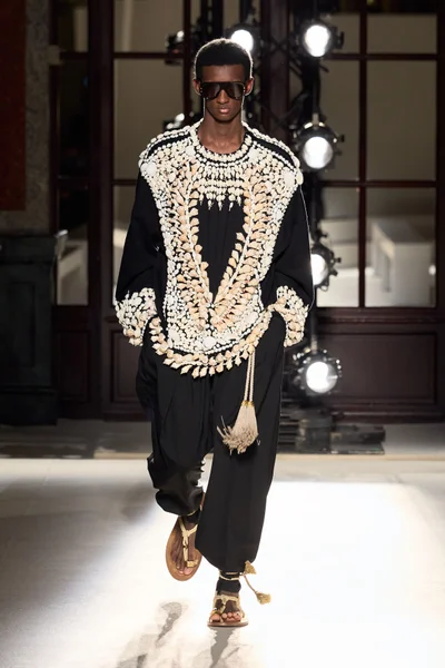 Look 28